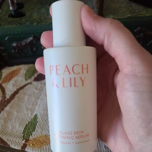 Peach and lily glass skin defining serum